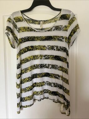 Kensie White and Yellow-Black Striped Scoop Neck Tee